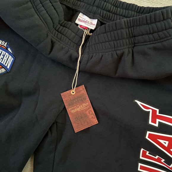 Men's Miami Heat Mitchell & Ness Origins Black Fleece Shorts Size L Large New - Picture 5 of 11